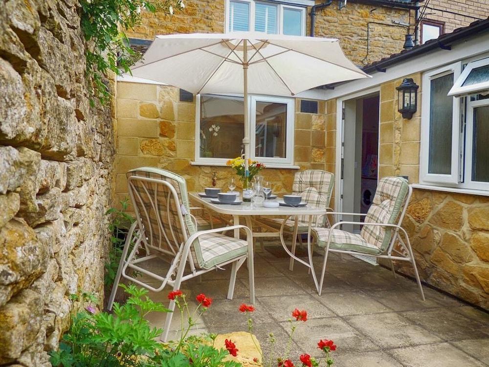 The Lansdowne Guest House Bourton-on-the-Water Екстериор снимка The courtyard at The Old Post Office
