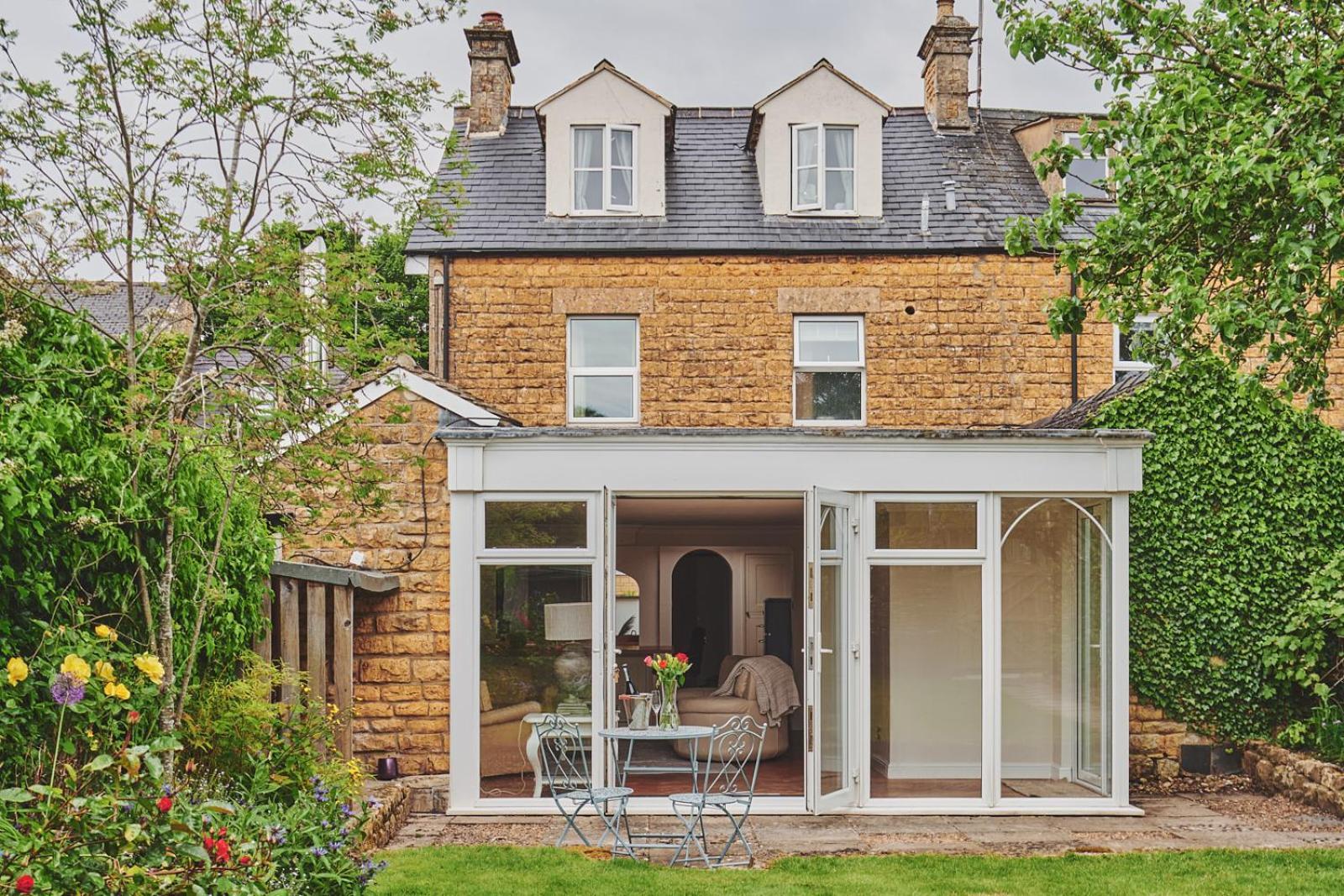 The Lansdowne Guest House Bourton-on-the-Water Екстериор снимка A conservatory